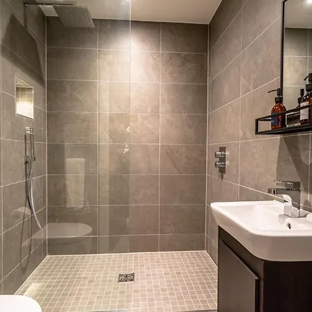 107 @ Ryedale House *